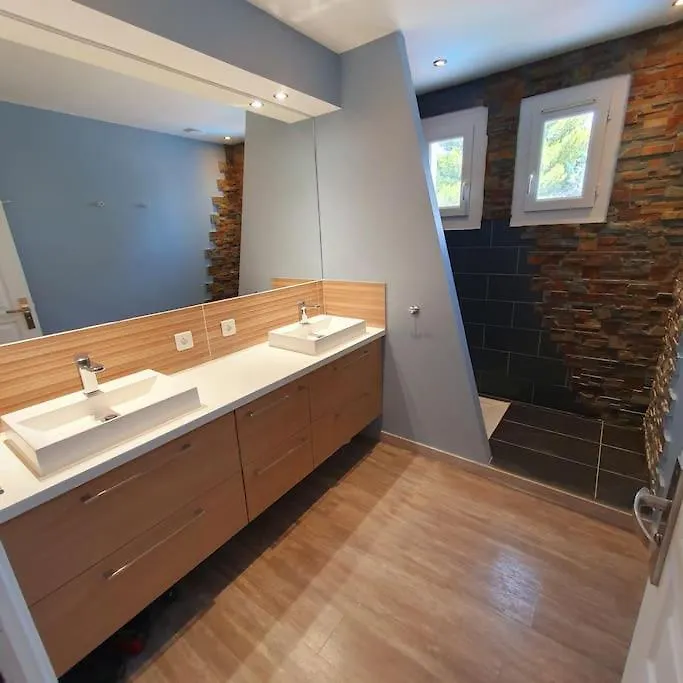 Joli Haut De Villa 3 Chambres Climatise Avec Jacuzzi Marignane France