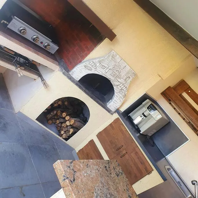 Joli Haut De Villa 3 Chambres Climatise Avec Jacuzzi Marignane