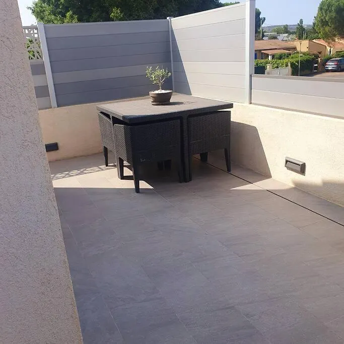 Joli Haut De Villa 3 Chambres Climatise Avec Jacuzzi Marignane